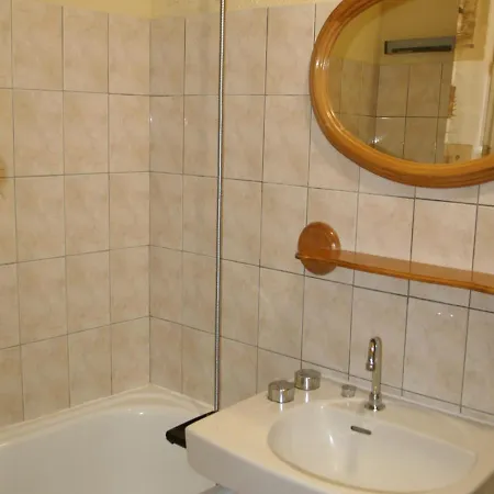 2 Pieces Au Pied Des Pistes, Balcon, Parking Gratuit, Proche Commerces Et Esf - Fr-1-557-24 Apartment *